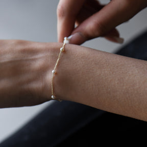 10K Gold Delicate Petra Pearl Bracelet