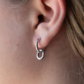 Fluted Single Hoop Charm