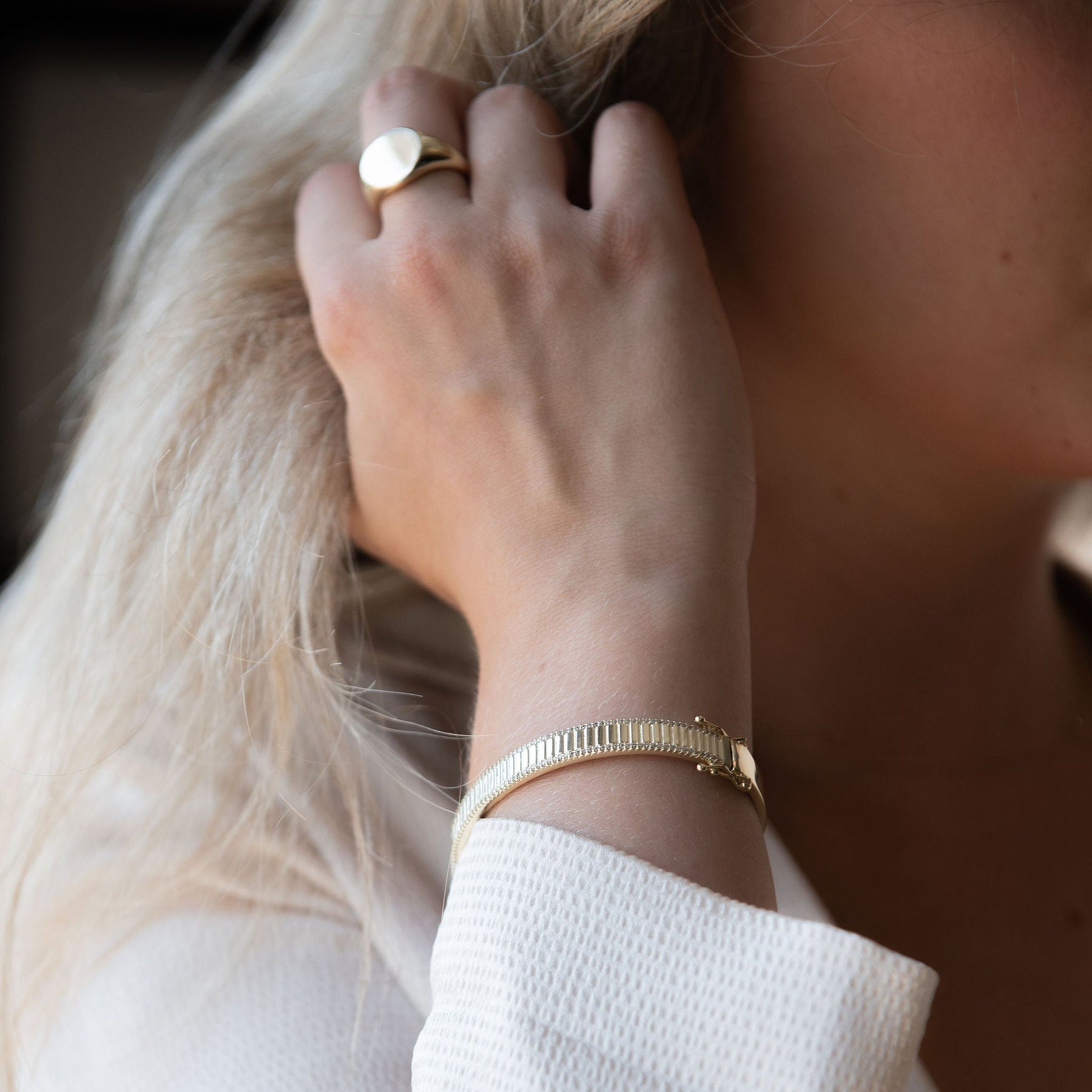 CZ Outline Fluted Bangle
