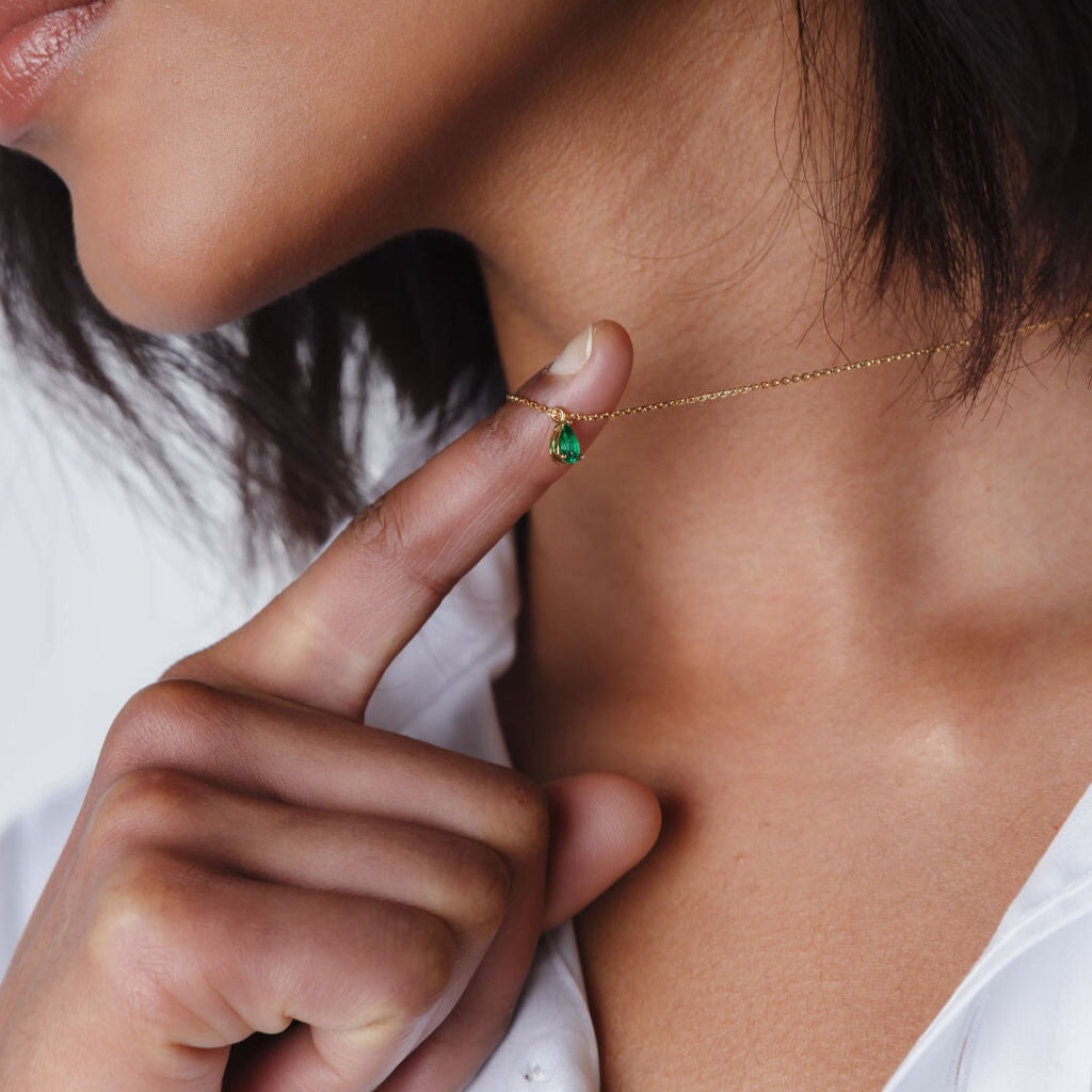 Pear Shape Emerald Drop Choker